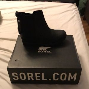 Joan Of Artic Wedge 2 Chelsea, Black/Noir, Women’s Size 10, Brand New with tags